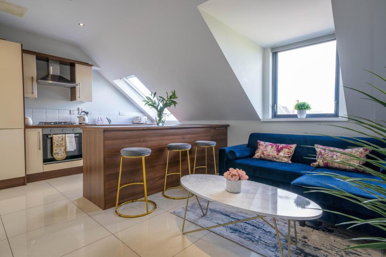 Three Bed Apartment Sleeps 5 In Botanic Белфаст Екстериор снимка