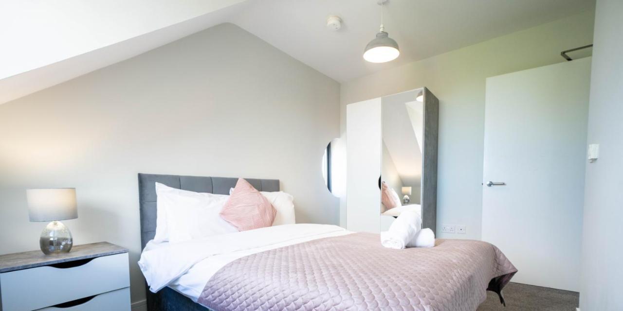 Three Bed Apartment Sleeps 5 In Botanic Белфаст Екстериор снимка