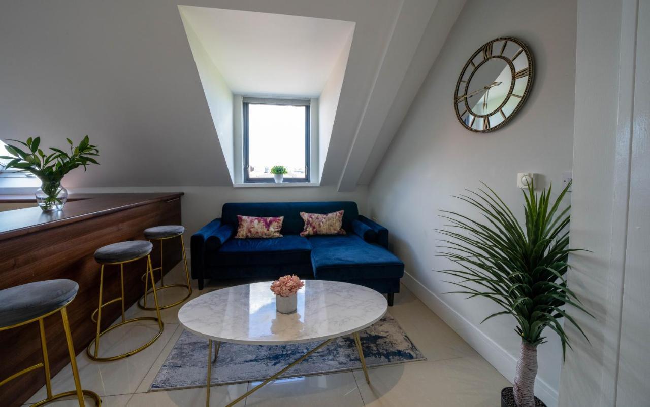 Three Bed Apartment Sleeps 5 In Botanic Белфаст Екстериор снимка